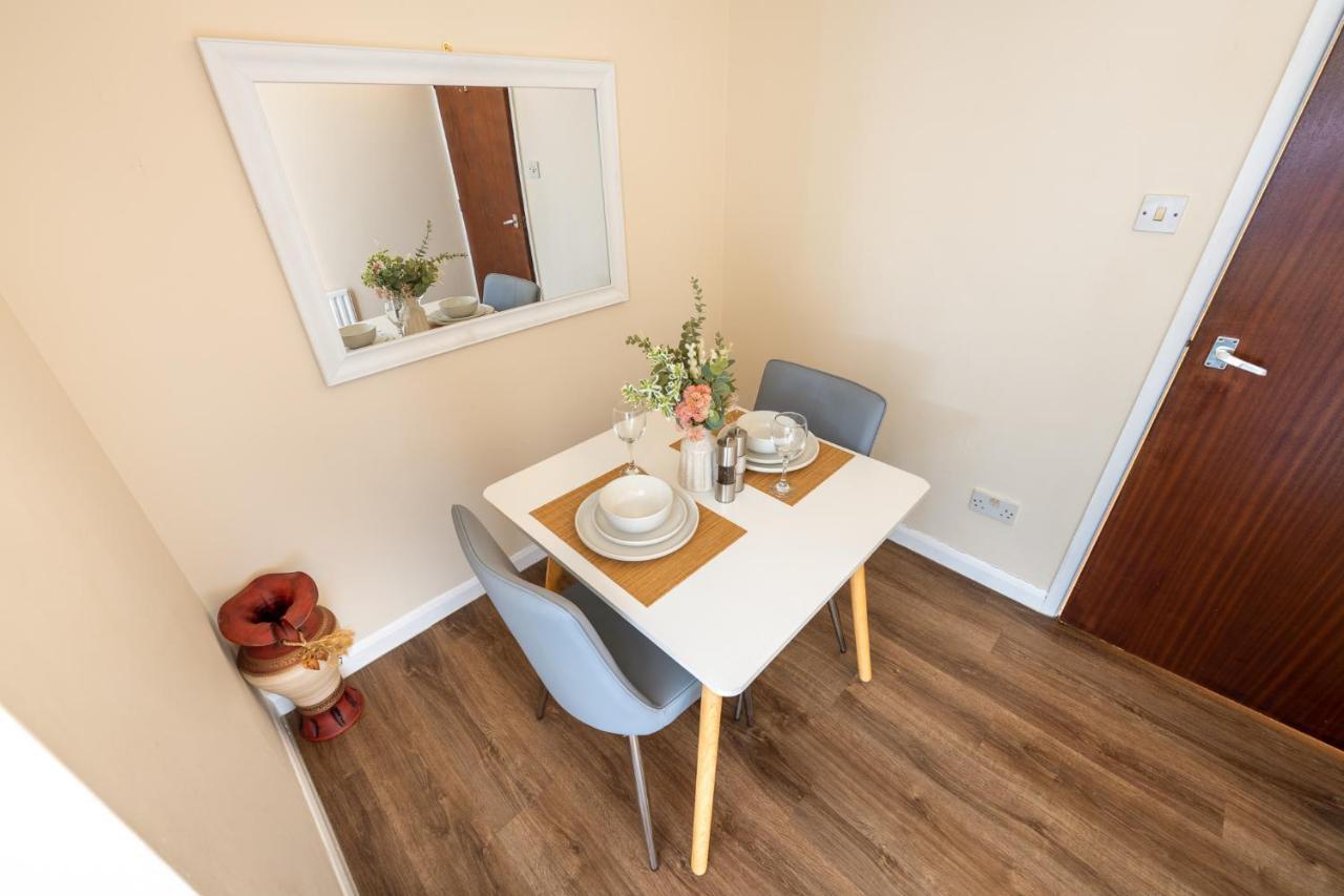Grange Studio Apartment - Heathrow Staines-upon-Thames Zewnętrze zdjęcie