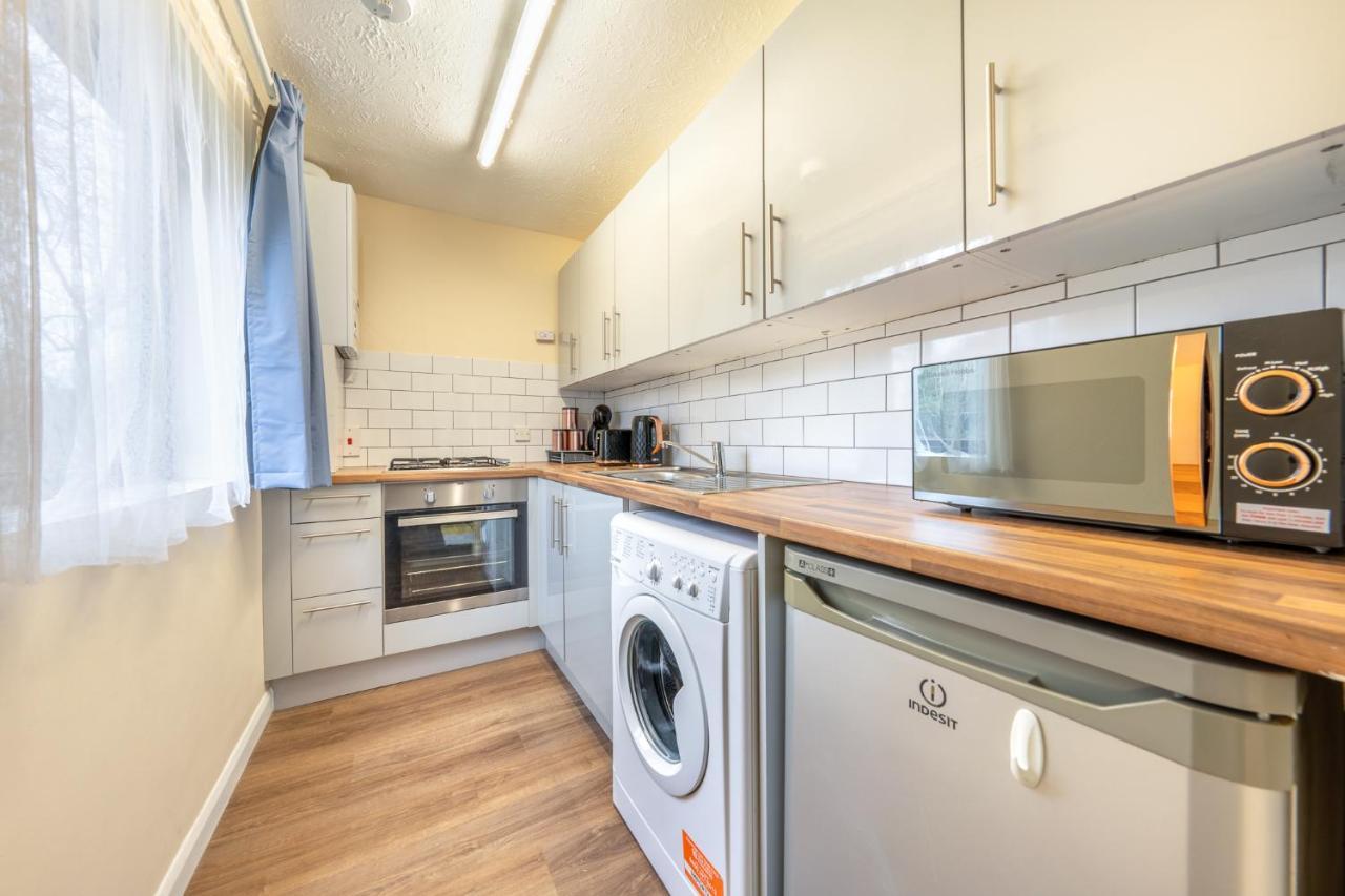Grange Studio Apartment - Heathrow Staines-upon-Thames Zewnętrze zdjęcie