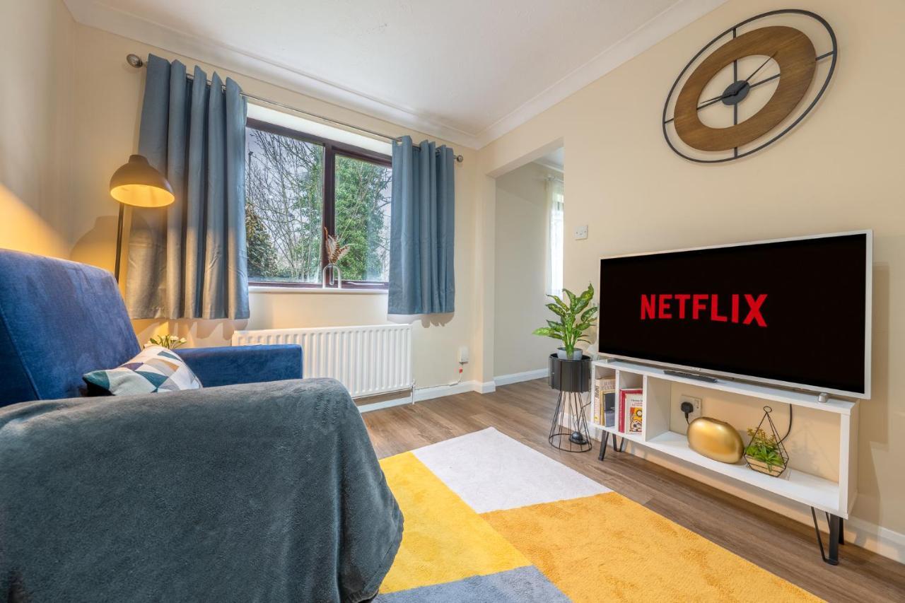 Grange Studio Apartment - Heathrow Staines-upon-Thames Zewnętrze zdjęcie
