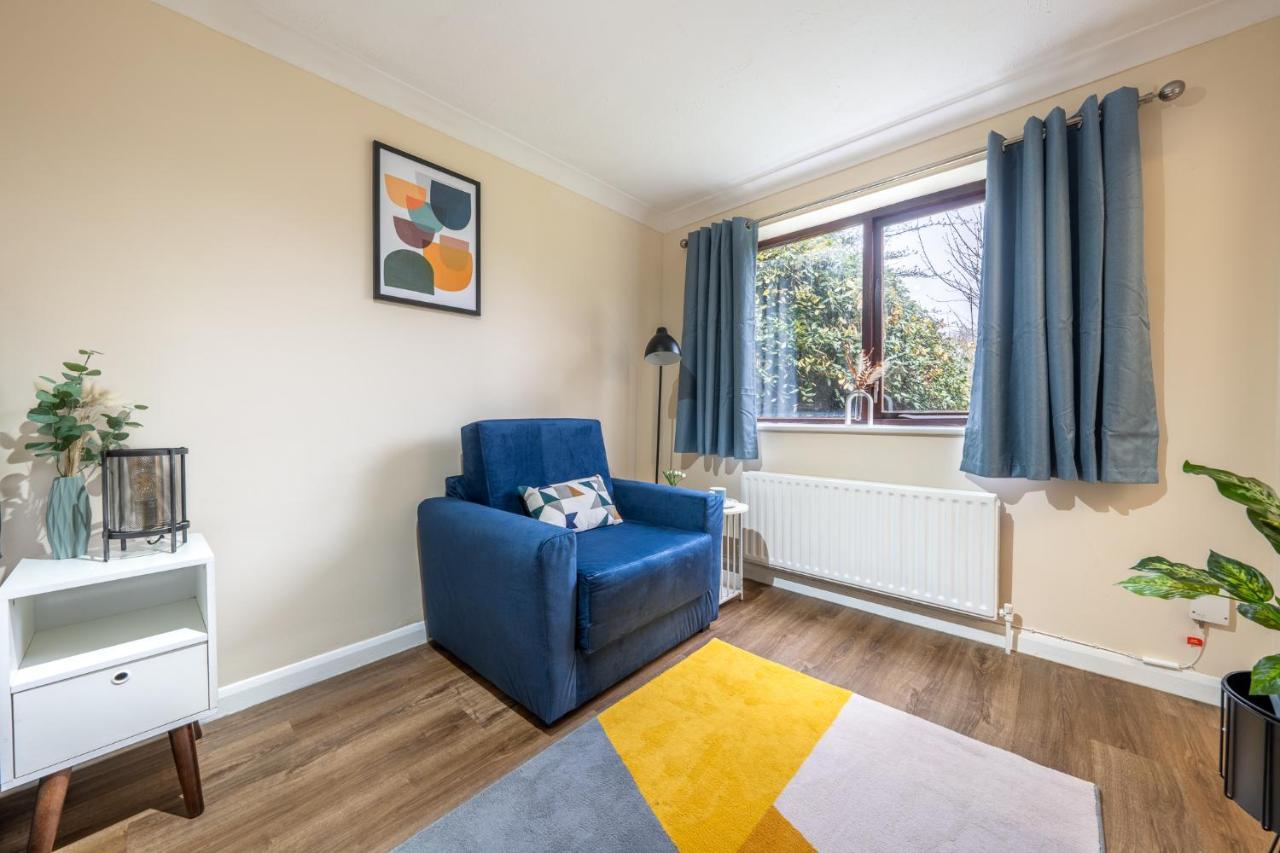 Grange Studio Apartment - Heathrow Staines-upon-Thames Zewnętrze zdjęcie