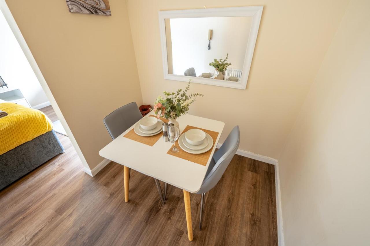 Grange Studio Apartment - Heathrow Staines-upon-Thames Zewnętrze zdjęcie