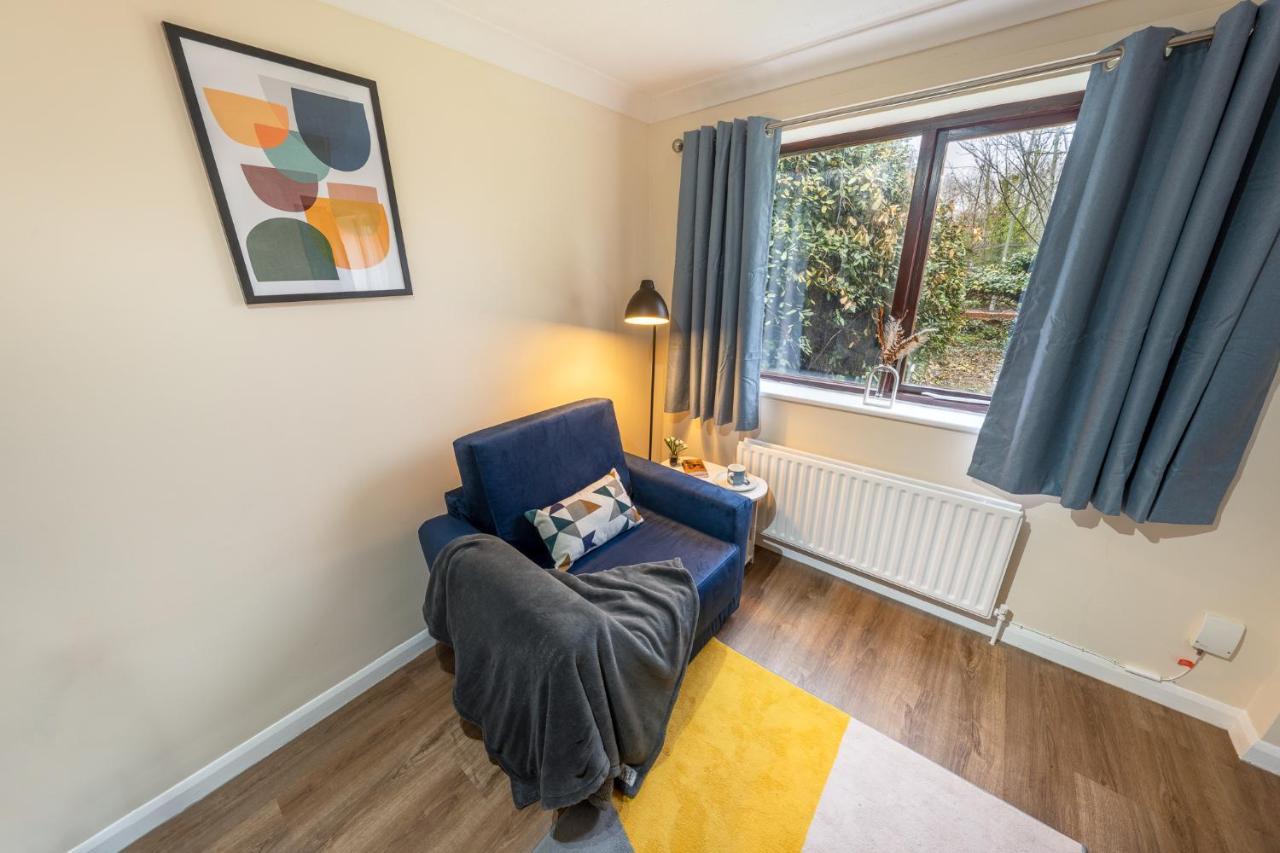 Grange Studio Apartment - Heathrow Staines-upon-Thames Zewnętrze zdjęcie