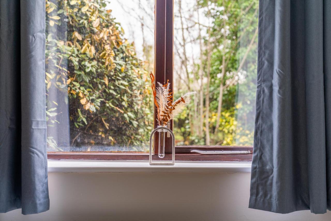 Grange Studio Apartment - Heathrow Staines-upon-Thames Zewnętrze zdjęcie