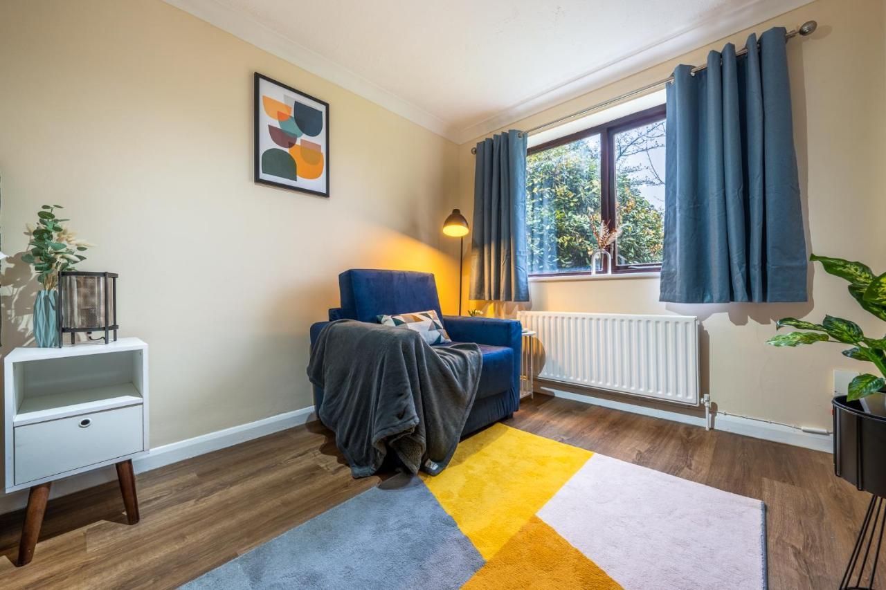 Grange Studio Apartment - Heathrow Staines-upon-Thames Zewnętrze zdjęcie