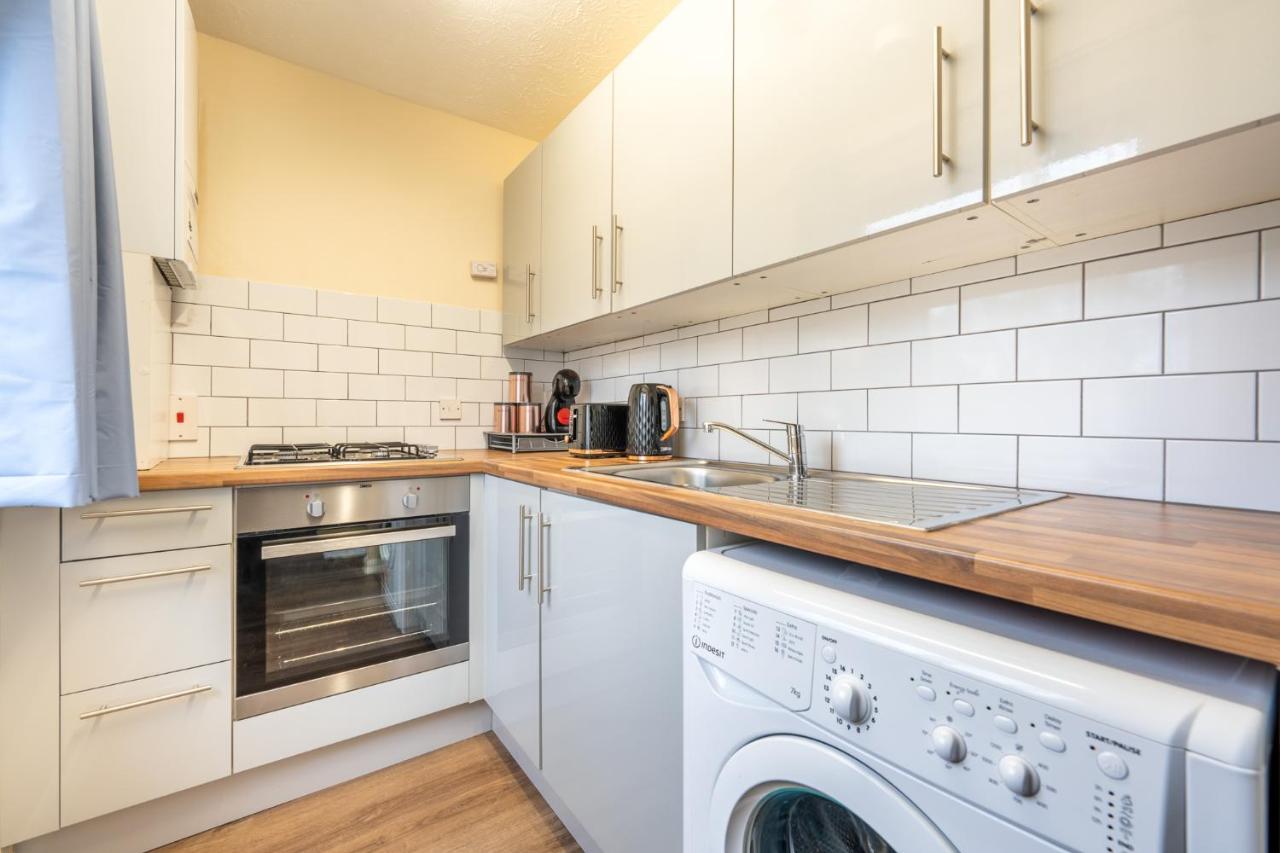 Grange Studio Apartment - Heathrow Staines-upon-Thames Zewnętrze zdjęcie