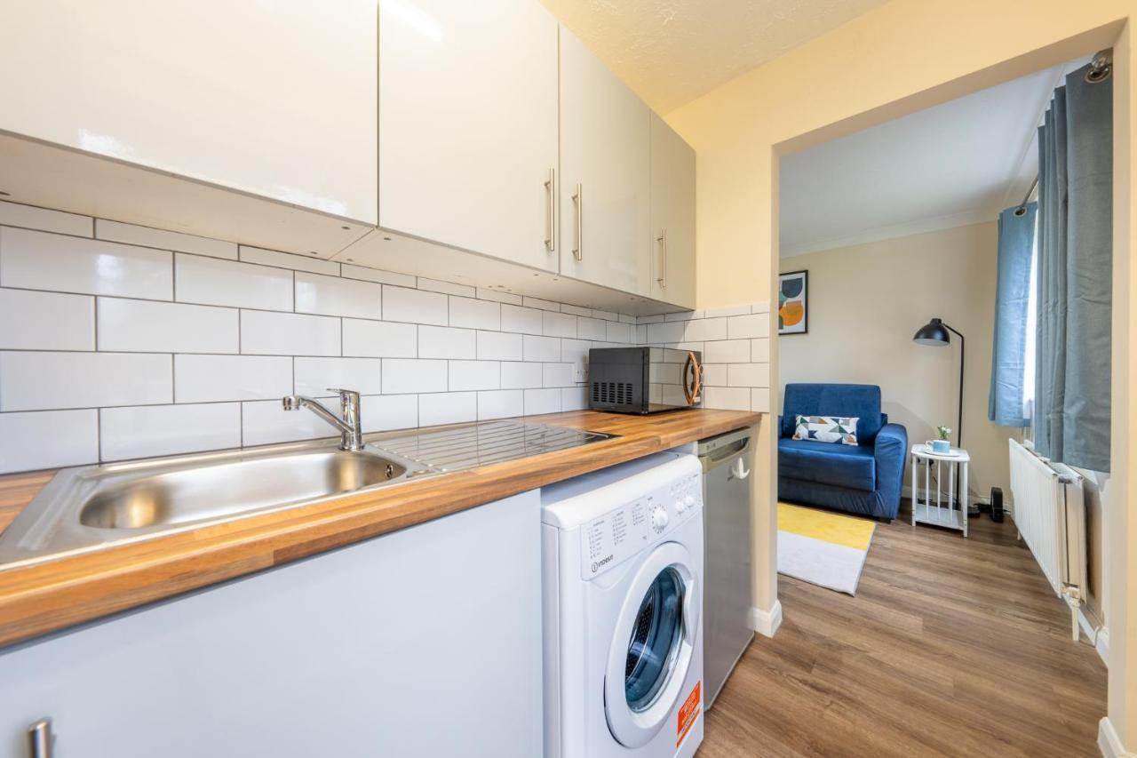 Grange Studio Apartment - Heathrow Staines-upon-Thames Zewnętrze zdjęcie
