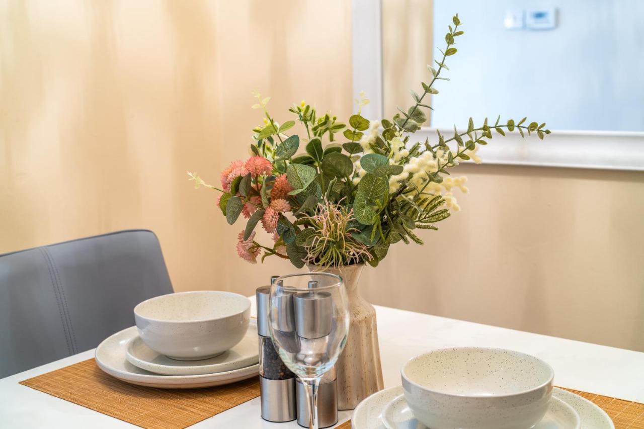Grange Studio Apartment - Heathrow Staines-upon-Thames Zewnętrze zdjęcie
